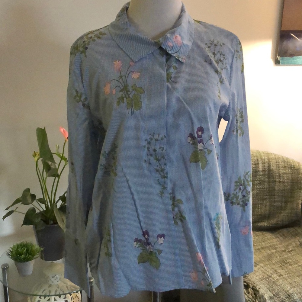 LAST DAY DEC. 10 .
MOVING.
MAX JEANS. GORGEOUS FLORAL COTTON SHIRT.Worn1 $119